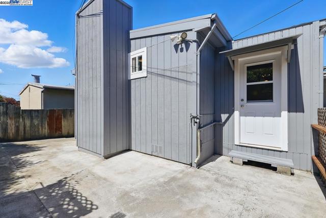 232 Longford Dr, South San Francisco CA: https://media.crmls.org/mediaz/dfc63012-a453-4aa8-81d8-b8f62d8f99de.jpg