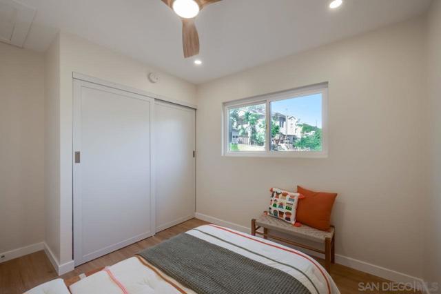 11384 Almazon St, San Diego CA: https://media.crmls.org/mediaz/dfc63ace-7f6f-4043-a108-28b6028ce854.jpg