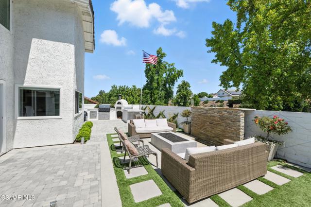 3225 Bear Creek Drive, Newbury Park CA: https://media.crmls.org/mediaz/dfc674b2-811a-4be1-8acd-8bebeea4da6a.jpg