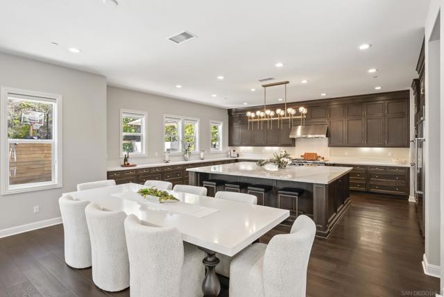 4706 Chase Ct, Carlsbad CA: https://media.crmls.org/mediaz/dfc6b4f5-e23e-4a2f-b954-09a17866cf45.jpg