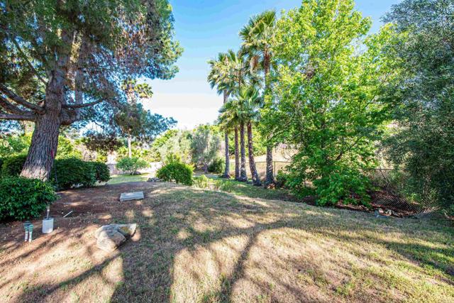 2432 Live Oak Road, Escondido CA: https://media.crmls.org/mediaz/dfc70f47-9a43-43ba-ac16-8181f652dc45.jpg