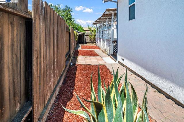 4095 Robin Ln, Castro Valley CA: https://media.crmls.org/mediaz/dfc74a73-93bd-4707-949b-c647050e1ec3.jpg