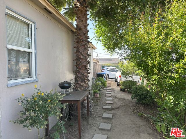 701 W 112th Street, Los Angeles CA: https://media.crmls.org/mediaz/dfc7ce29-4ea1-4633-80a9-8660fea608d9.jpg
