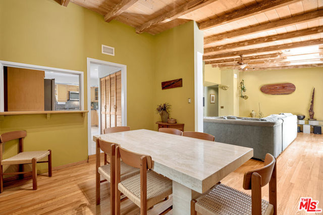 15511 Woodcrest Drive, Sherman Oaks CA: https://media.crmls.org/mediaz/dfc9281d-aead-4e7b-bd1e-45ffe8066362.jpg