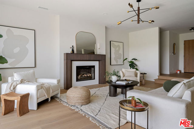 4731 Don Miguel Drive, Los Angeles CA: https://media.crmls.org/mediaz/dfca28cb-6fa1-4700-a83f-905b9a05aa21.jpg
