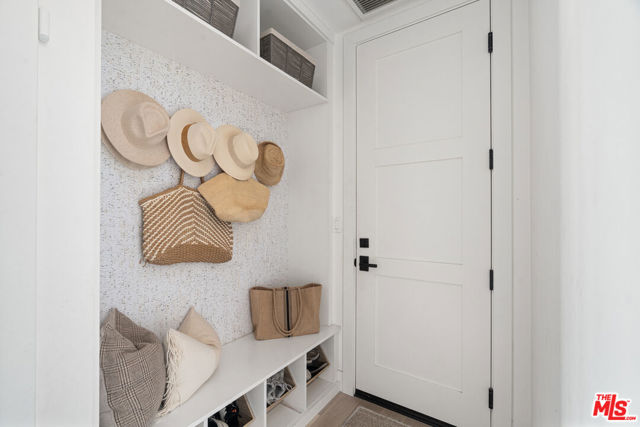 Image 17 of 39 For 11813 Woodbine Avenue