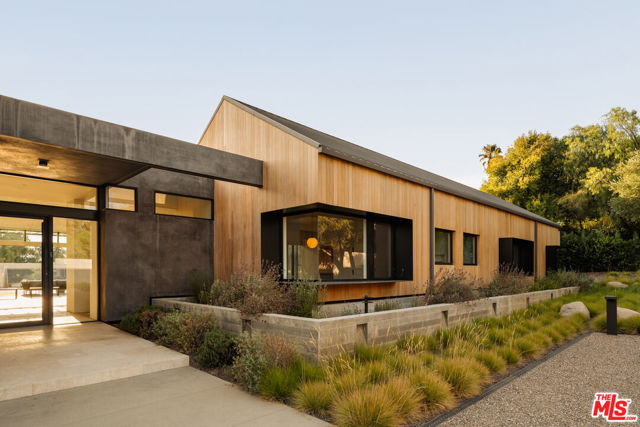 1225 Shippee Lane, Ojai CA: https://media.crmls.org/mediaz/dfcac30a-ca21-4b8e-ae24-d4f7e12430d0.jpg