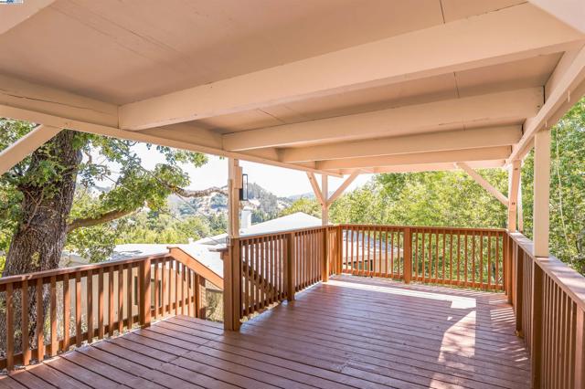 723 Redwood Rd, San Anselmo CA: https://media.crmls.org/mediaz/dfcb01f4-176f-43c7-a8d6-0b9f9709316d.jpg