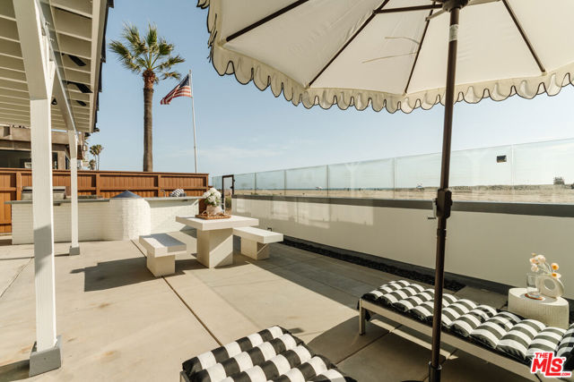 6935 Trolleyway, Playa del Rey CA: https://media.crmls.org/mediaz/dfcb29d1-91b7-4ee3-91ed-d6262375d70d.jpg