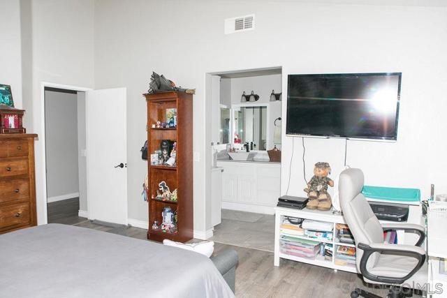 1419 Hummingbird Way, Hemet CA: https://media.crmls.org/mediaz/dfcb391f-d4fa-42a1-a280-0bdc7919ab80.jpg