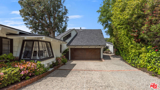 10930 Chalon Road, Los Angeles, California 90077, 4 Bedrooms Bedrooms, ,4 BathroomsBathrooms,Single Family Residence,For Sale,Chalon,24429887