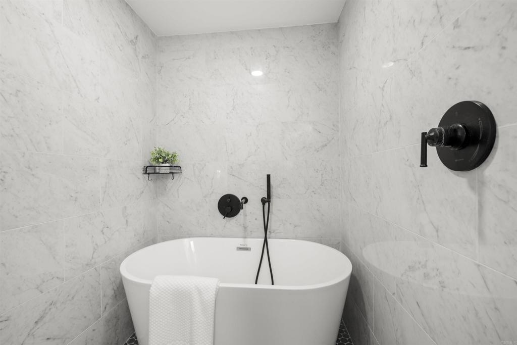 https://media.crmls.org/mediaz/dfcb5d76-f3c0-4744-9837-ab23b2a8e38e.jpg?preset=X-Large