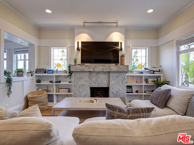 Image 14 of 37 For 111 Dudley Avenue