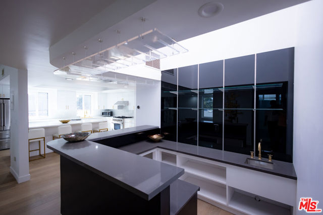21329 Mulholland Drive, Woodland Hills CA: https://media.crmls.org/mediaz/dfcb8887-87c4-446b-b768-b66abd46e21b.jpg