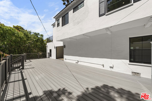 1722 N Vista Street, Los Angeles CA: https://media.crmls.org/mediaz/dfcba20c-72f2-4a7b-a59c-0c384abbacd1.jpg