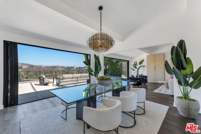 2960 LAKERIDGE Drive, Los Angeles CA: https://media.crmls.org/mediaz/dfccb186-1e97-4c8b-9f31-0ae292403104.jpg