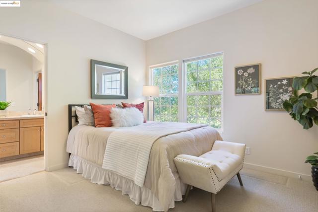 50 Pine Hills Ct, Oakland CA: https://media.crmls.org/mediaz/dfccee95-1d5c-4b09-91c4-f11c28777f66.jpg