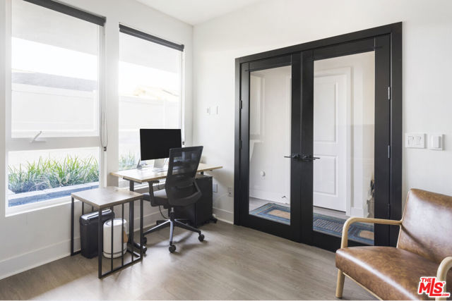 1417 N Lincoln Lane, Los Angeles CA: https://media.crmls.org/mediaz/dfccf6a1-1464-46cc-8140-6002df3ded39.jpg