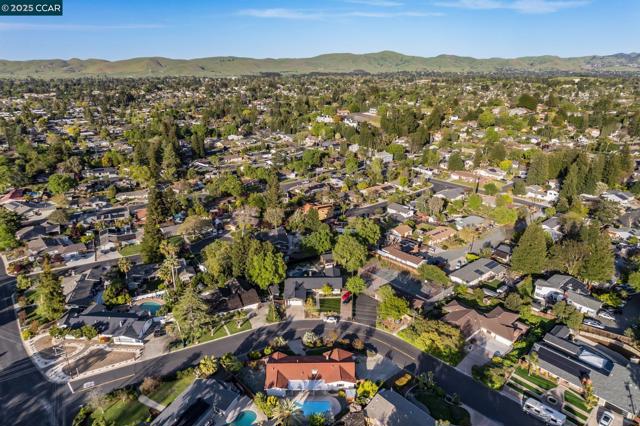 3710 Northridge Dr, Concord CA: https://media.crmls.org/mediaz/dfcd3fd4-bac0-4367-a9da-f0072bb73cc5.jpg