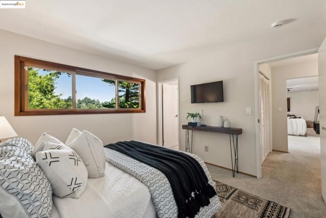 2560 Carisbrook Dr, Oakland CA: https://media.crmls.org/mediaz/dfcd6c9d-9c7c-4e6a-bc31-eaed4e0cdf73.jpg