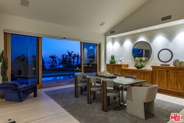 6417 Merritt Drive, Malibu CA: https://media.crmls.org/mediaz/dfcf4c12-1207-4f97-9fa7-0dc07b8d633c.jpg