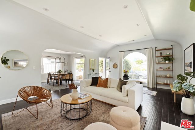 2907 Potomac Avenue, Los Angeles CA: https://media.crmls.org/mediaz/dfcf8518-1f32-4942-9034-bfb02c38a33e.jpg