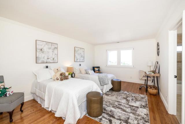 75 Eugenia Way, Hillsborough CA: https://media.crmls.org/mediaz/dfcfa888-ff6d-4d20-858a-fa4d2ada73eb.jpg