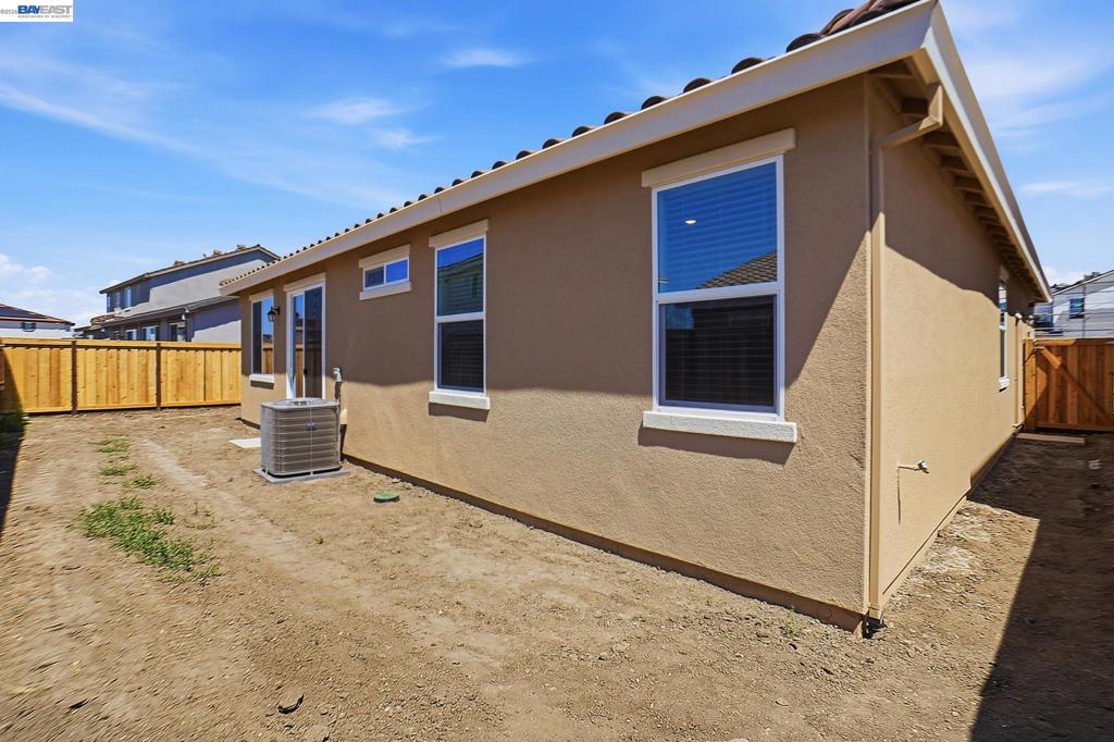 https://media.crmls.org/mediaz/dfd0014f-f772-477e-ab42-970d169f70ab.jpg?preset=X-Large