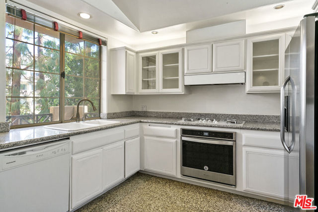 1875 BEVERLY GLEN, Los Angeles CA: https://media.crmls.org/mediaz/dfd01bd5-fbb5-4af5-8aba-c1deffb4fe31.jpg