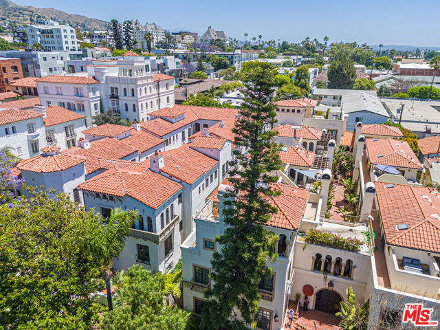 1320 N Harper Avenue, West Hollywood CA: https://media.crmls.org/mediaz/dfd0be91-213a-489c-ab23-0c02f8b0003f.jpg