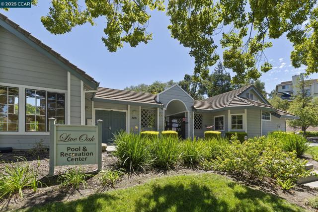 1015 Hidden Oak Ct, Concord CA: https://media.crmls.org/mediaz/dfd10c75-d673-461f-8fff-c0a6f4fa12d8.jpg