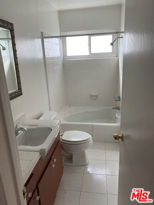 4244 Duquesne Avenue, Culver City CA: https://media.crmls.org/mediaz/dfd11738-a2ad-4e3e-9a3b-f84f6a9f401c.jpg