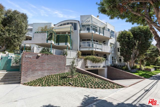 2115 3rd Street, Santa Monica CA: https://media.crmls.org/mediaz/dfd11a7e-d611-4878-b606-f1d14263f62f.jpg