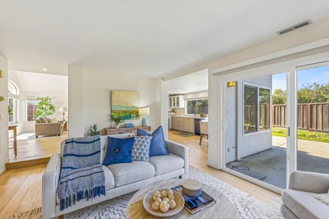 3245 Estrella Del Mar Way, Marina CA: https://media.crmls.org/mediaz/dfd14473-9048-42d5-8a64-6bf37af3190e.jpg