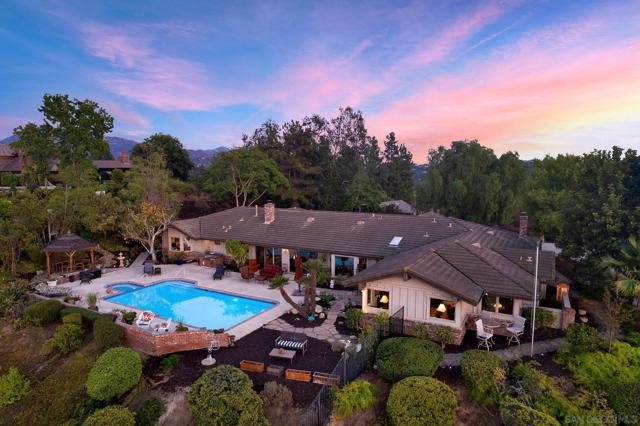 17505 Corte Lomas Verde, Poway CA: https://media.crmls.org/mediaz/dfd19be6-38d2-4f28-90b4-069069264f3e.jpg