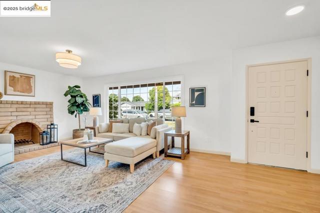 2968 Calle Del Sol Way, Rancho Cordova CA: https://media.crmls.org/mediaz/dfd1c806-6589-42f8-9064-c633acf215cf.jpg