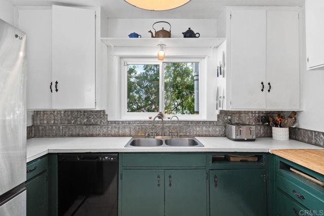 Detail Gallery Image 8 of 45 For 2641 Massachusetts Ave, Lemon Grove,  CA 91945 - 5 Beds | 2 Baths