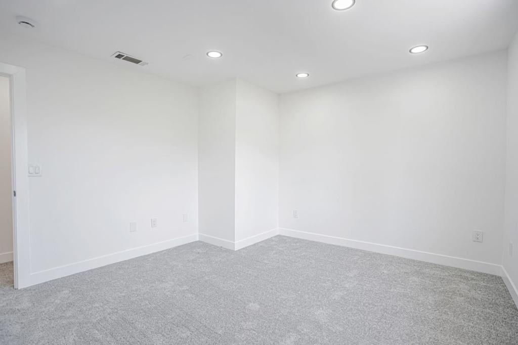 https://media.crmls.org/mediaz/dfd2a4d5-d1b1-40ee-b5f4-ba79b80380d4.jpg?preset=X-Large