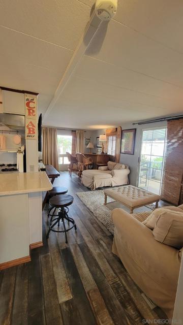6550 Ponto Dr, Carlsbad CA: https://media.crmls.org/mediaz/dfd317f3-24d2-444d-8321-84034072a528.jpg