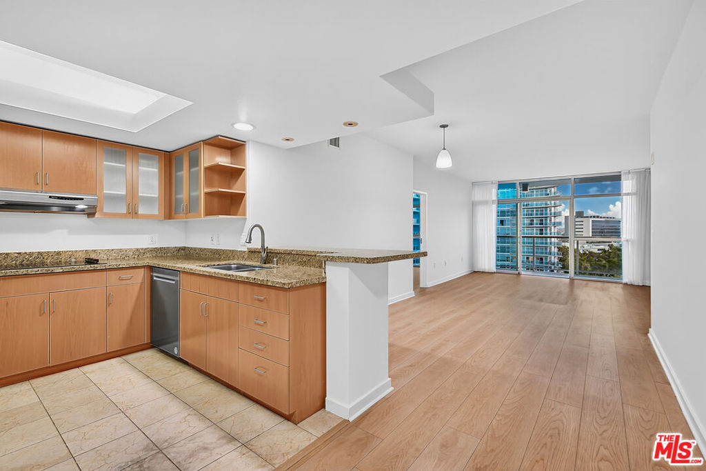 13700 Marina Pointe Drive Unit 932