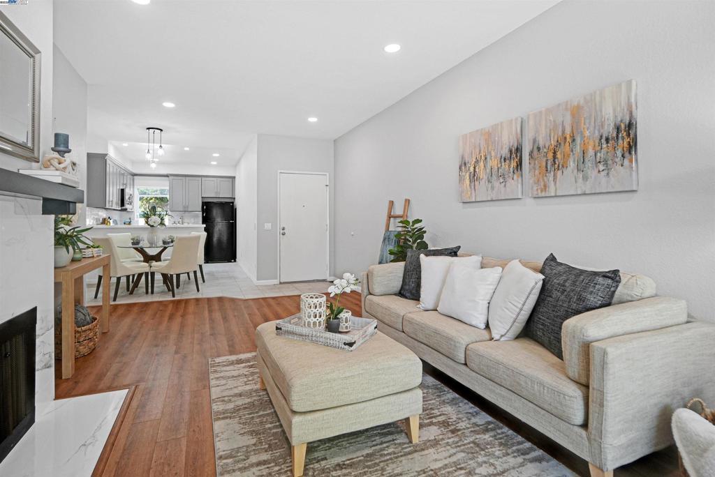 3530 Oakwood Terrace #102