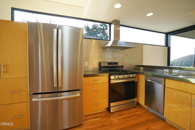 1325 Linda Rosa Avenue, Los Angeles CA: https://media.crmls.org/mediaz/dfd5819c-4aa7-4be6-b091-47644386261d.jpg