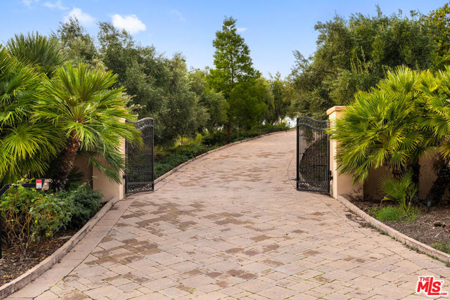 2175 Cold Canyon Road, Calabasas CA: https://media.crmls.org/mediaz/dfd5ae67-0189-49bb-8833-b4079590e62c.jpg