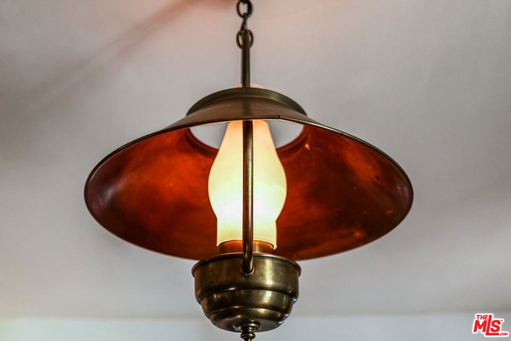 https://media.crmls.org/mediaz/dfd5c482-4a3e-4ab8-8573-1b7ee4bc03cb.jpg?preset=X-Large