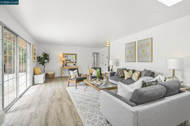 3231 Quandt Rd, Lafayette CA: https://media.crmls.org/mediaz/dfd5c6ef-cc7a-4b2c-9076-863bf419d395.jpg