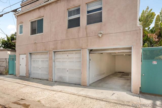 1268 Essex St, San Diego CA: https://media.crmls.org/mediaz/dfd5ef0f-09c2-460a-b61e-22bff4e920a0.jpg