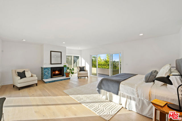 4148 Sunswept Drive, Studio City CA: https://media.crmls.org/mediaz/dfd5f388-7d28-4e3b-a335-68cfad478653.jpg