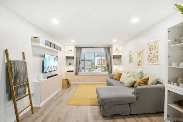 140 Walnut Ave, San Diego CA: https://media.crmls.org/mediaz/dfd61db8-b1b1-4f72-8ee8-bcae32851bc1.jpg