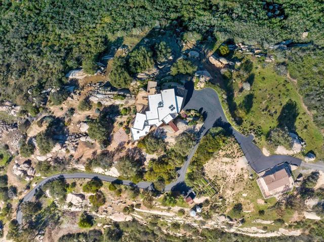 19210 Highland Hills Dr, Ramona CA: https://media.crmls.org/mediaz/dfd6a2b8-aec2-4a75-acf8-8c5c0d490472.jpg