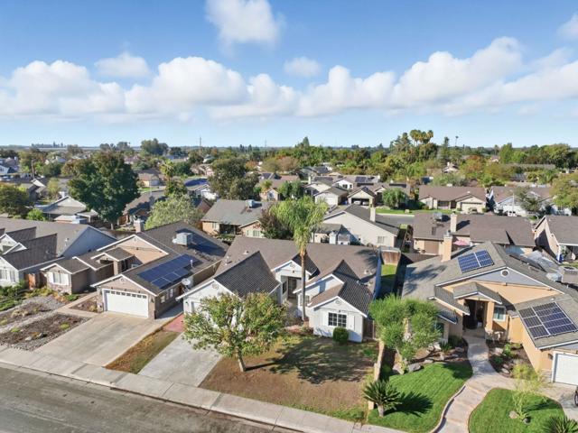 612 Saffron Street, Hanford CA: https://media.crmls.org/mediaz/dfd6b1a7-66e7-4e66-8de8-9189c8508b50.jpg